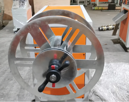 Tủ màu cam với cuộn kim loại để lưu trữ và xử lý ống TPU